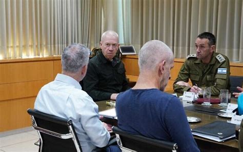 PM said to bar heads of Mossad and Shin Bet from a meeting .